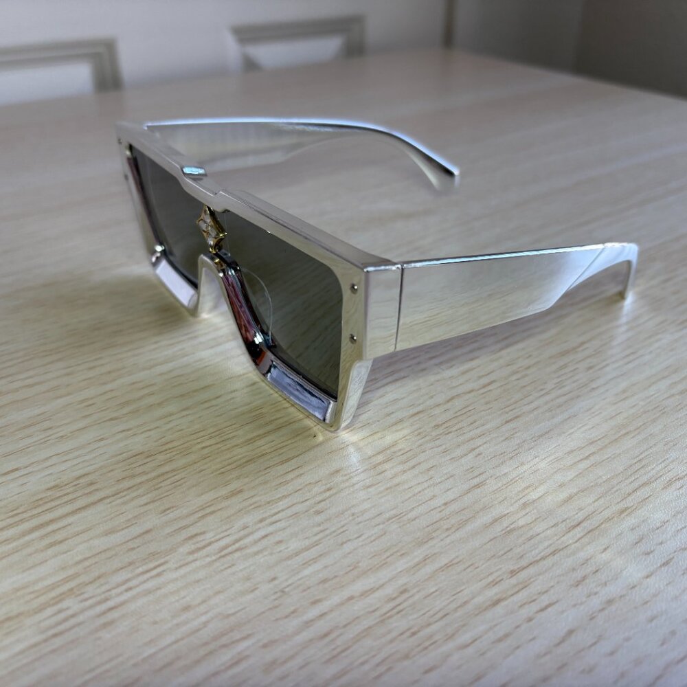 Premium Silver Cyclone Sunglasses - Bold and Stylish Frame with Gold Detailing - Picture 5 of 7